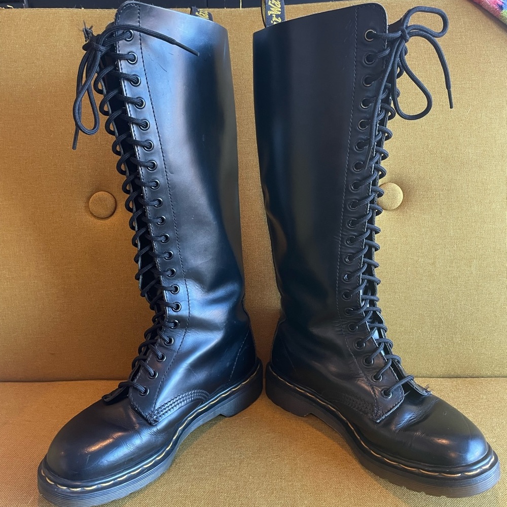 Vintage, Made in England, 20 eye Black Leather Dr Martens UK6 US8 Womens